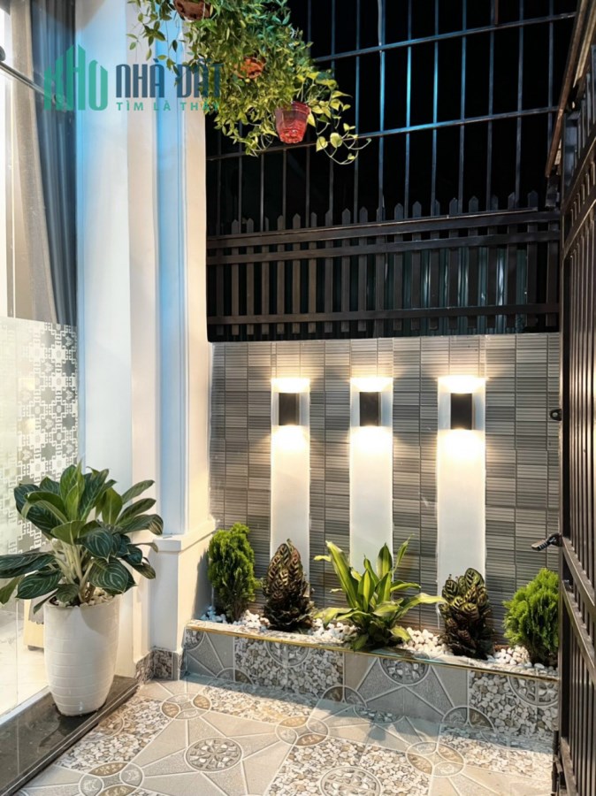 Bán nhà sân cổng riêng cực đẹp ngõ 464 Chợ Hàng Mới, 45m 3.5 tầng GIÁ 2.85 tỉ