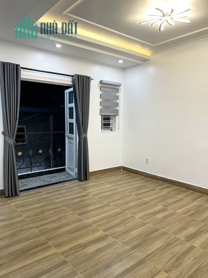 Bán nhà sân cổng riêng cực đẹp ngõ 464 Chợ Hàng Mới, 45m 3.5 tầng GIÁ 2.85 tỉ