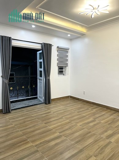 Bán nhà sân cổng riêng cực đẹp ngõ 464 Chợ Hàng Mới, 45m 3.5 tầng GIÁ 2.85 tỉ