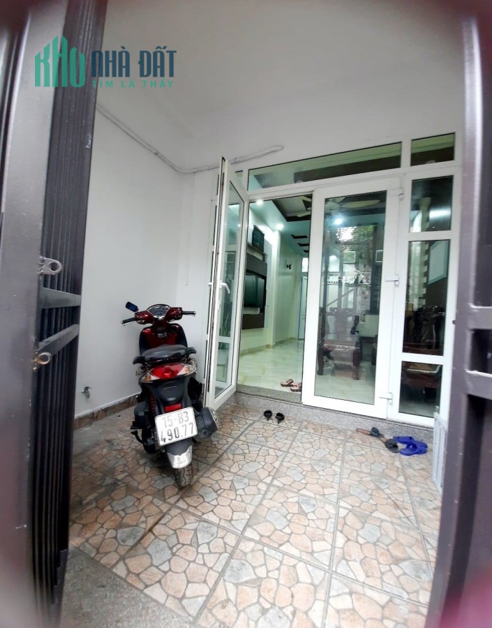 Bán nhà lô 88/105 phố Dư Hàng ngay Chợ, diện tích 60m 3 tầng độc lập GIÁ 2.5 tỉ