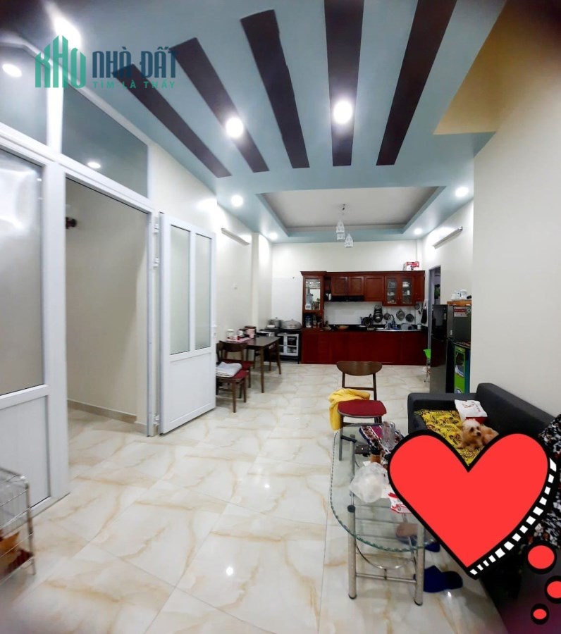 Bán nhà lô 88/105 phố Dư Hàng ngay Chợ, diện tích 60m 3 tầng độc lập GIÁ 2.5 tỉ