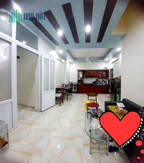 Bán nhà lô 88/105 phố Dư Hàng ngay Chợ, diện tích 60m 3 tầng độc lập GIÁ 2.5 tỉ