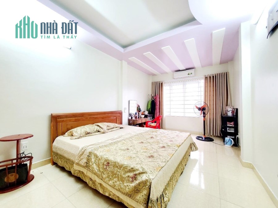 Bán nhà lô 88/105 phố Dư Hàng ngay Chợ, diện tích 60m 3 tầng độc lập GIÁ 2.5 tỉ