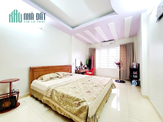 Bán nhà lô 88/105 phố Dư Hàng ngay Chợ, diện tích 60m 3 tầng độc lập GIÁ 2.5 tỉ