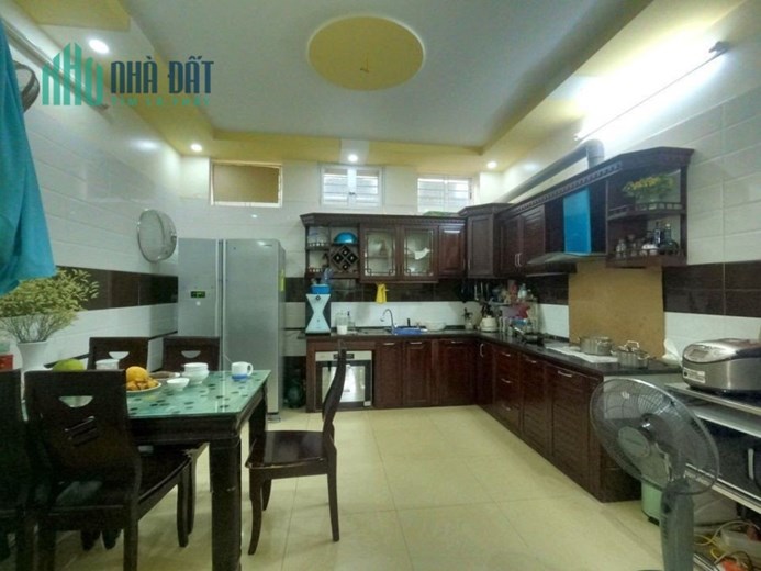 Bán nhà ngõ 33 Chu Văn An, 45m 4 tầng ngay gần Hồ, GIÁ 2.65 tỉ độc lập dân xây