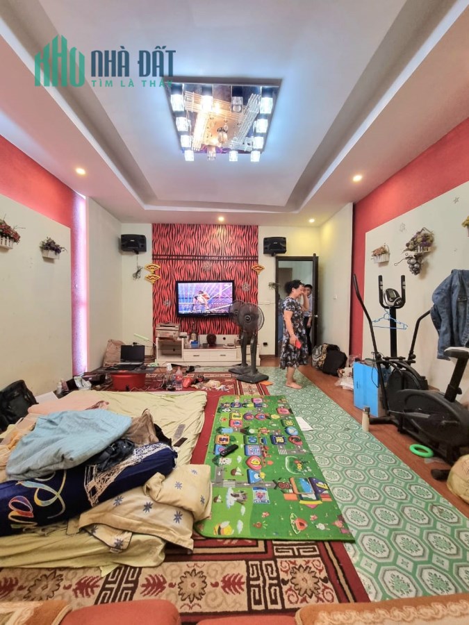 Bán nhà 99m2 phố Nghi Tàm, Tây Hồ Ngõ 2 Ô tô tránh Vỉa hè rộng Kinh doanh siêu tốt 9.9 Tỷ