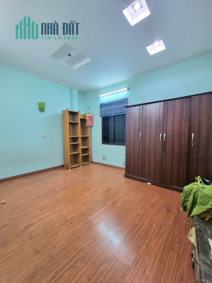 Bán nhà 99m2 phố Nghi Tàm, Tây Hồ Ngõ 2 Ô tô tránh Vỉa hè rộng Kinh doanh siêu tốt 9.9 Tỷ