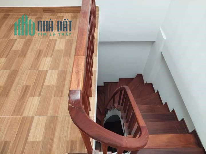 Bán ngôi nhà 97m2 phố Nghi Tàm, Tây Hồ Gara Ô tô tránh Vỉa hè rộng Kinh doanh vô đối 9.8 Tỷ