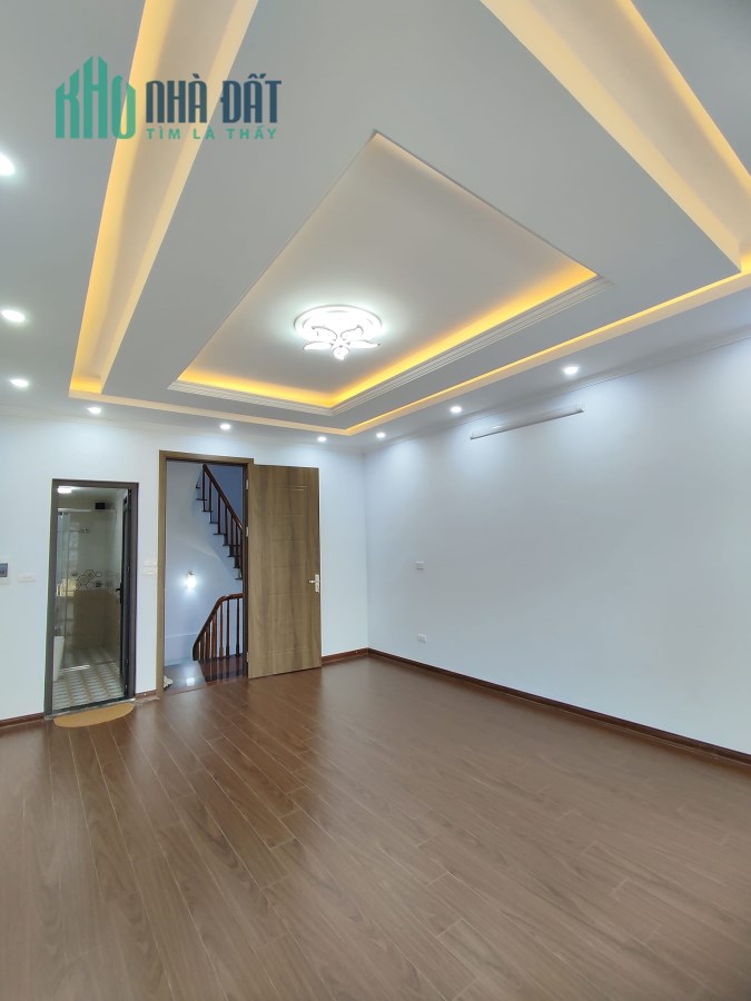 Bán căn nhà 96m2 phố Nghi Tàm, Tây Hồ Gara 2 Ô tô Vỉa hè Kinh doanh đỉnh 9.6 Tỷ
