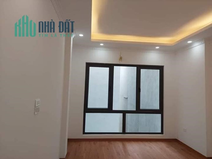 Bán ngôi nhà 95m2 phố Nghi Tàm, Tây Hồ Gara 2 Ô tô tránh Vỉa hè Kinh doanh 9.6 Tỷ