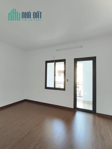 Bán căn nhà 95m2 phố Nghi Tàm, Tây Hồ Ngõ Ô tô tránh Vỉa hè rộng Kinh doanh vô đối 9.5 Tỷ
