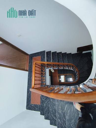 Bán căn nhà 95m2 phố Nghi Tàm, Tây Hồ Ngõ Ô tô tránh Vỉa hè rộng Kinh doanh vô đối 9.5 Tỷ