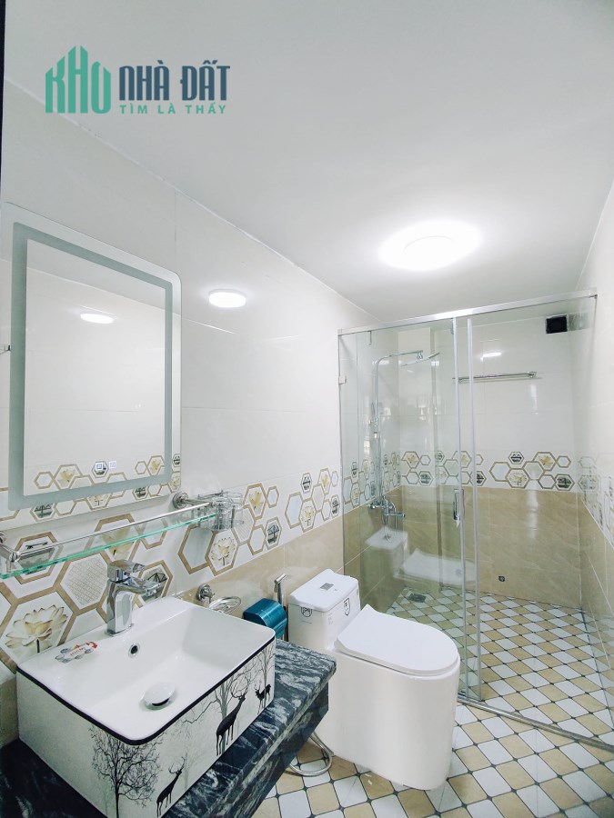 Bán nhà 95m2 phố Nghi Tàm, Tây Hồ Ngõ 2 Ô tô tránh Vỉa hè rộng Kinh doanh 9.5 Tỷ
