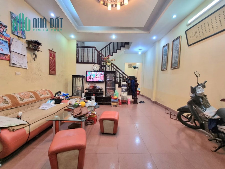 Bán ngôi nhà 95m2 phố Nghi Tàm, Tây Hồ Ngõ 2 Ô tô thông Vỉa hè rộng Kinh doanh tốt 9.9 Tỷ