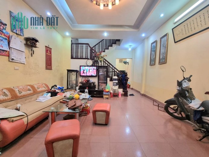 Bán ngôi nhà 95m2 phố Nghi Tàm, Tây Hồ Ngõ 2 Ô tô thông Vỉa hè rộng Kinh doanh tốt 9.9 Tỷ