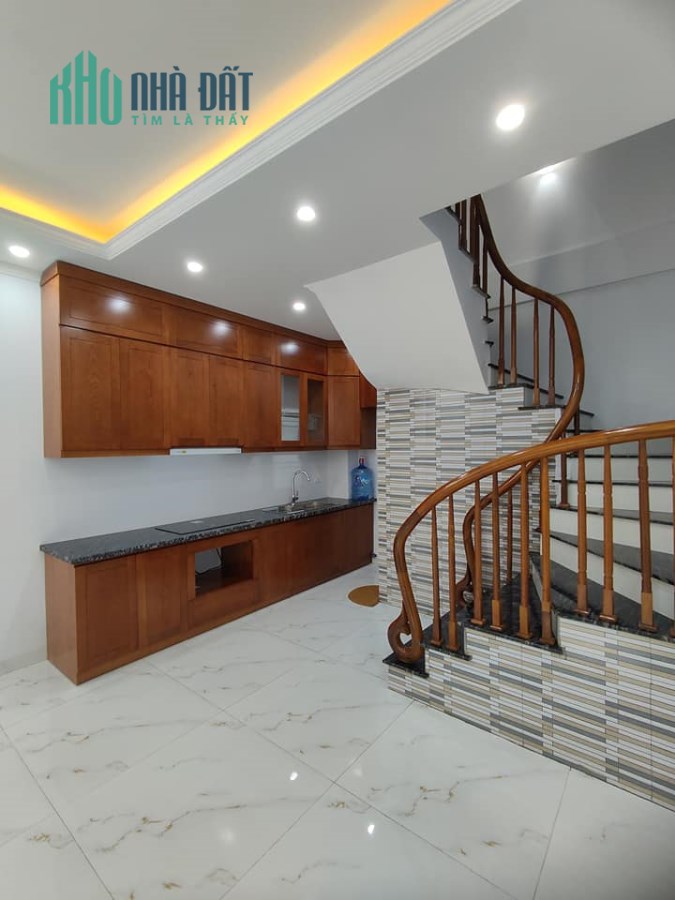 Bán ngôi nhà 97m2 phố Nghi Tàm, Tây Hồ Ngõ Ô tô tránh Vỉa hè rộng Kinh doanh vô đối 9.7 Tỷ