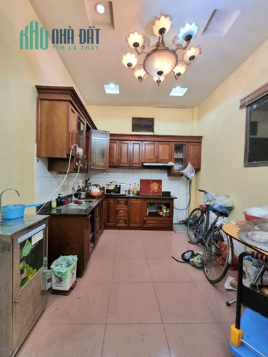 Bán ngôi nhà 97m2 phố Nghi Tàm, Tây Hồ Ngõ Ô tô tránh Vỉa hè rộng Kinh doanh vô đối 9.7 Tỷ