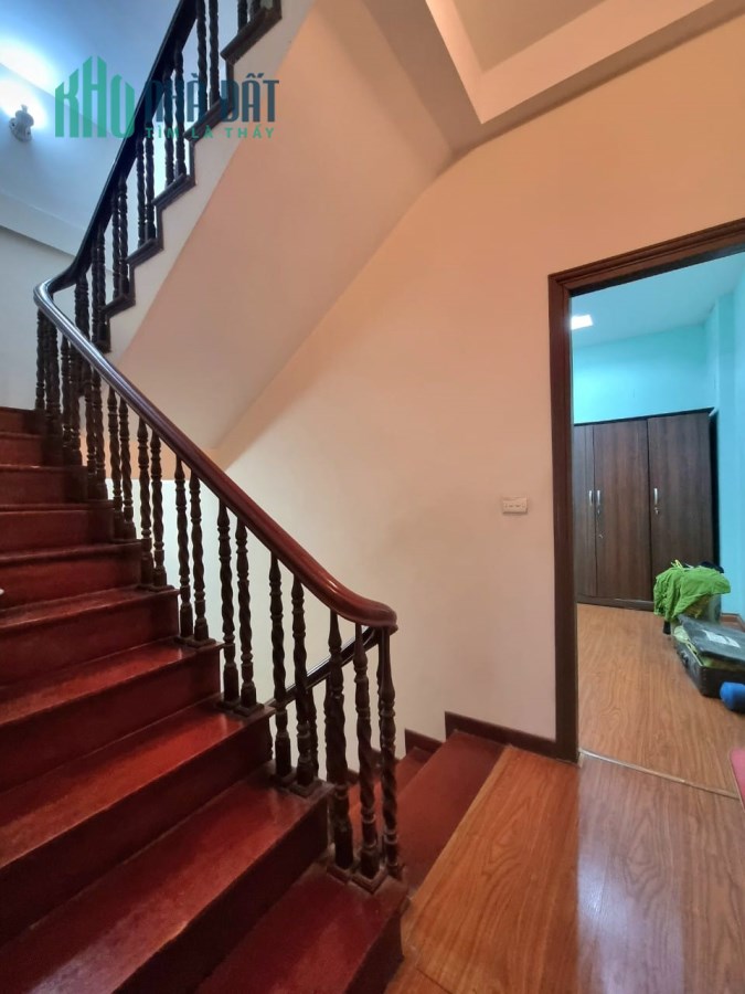 Bán ngôi nhà 99m2 phố Nghi Tàm, Tây Hồ Ngõ 2 Ô tô thông Vỉa hè Kinh doanh tốt 9.6 Tỷ