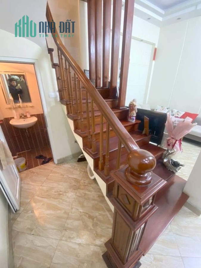 ĐƯỜNG LÁNG BA GÁC ĐỖ CỬA NGÕ THÔNG NHÀ DÂN XÂY 40m 4ty25