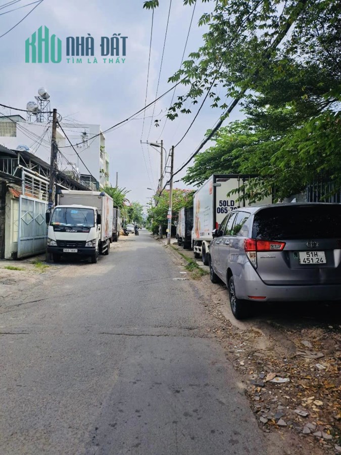 BÁN NHÀ 3 TẦNG - SÁT KDC SÔNG ĐÀ - SÂN OTO - 4PN - BAN CÔNG TRƯỚC SAU - GẦN 80M2 - HƠN 5 TỶ