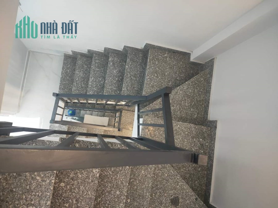 Bán nhà Quận 3, Cao Thắng, 21m2, 3 tầng BTCT, nhà còn mới, ở ngay, nhỉnh 4 tỷ