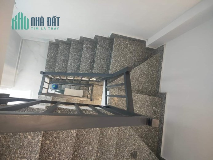 Bán nhà Quận 3, Cao Thắng, 21m2, 3 tầng BTCT, nhà còn mới, ở ngay, nhỉnh 4 tỷ