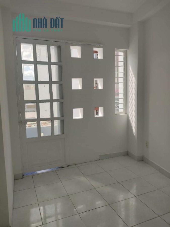 Bán nhà Quận 3, Cao Thắng, 21m2, 3 tầng BTCT, nhà còn mới, ở ngay, nhỉnh 4 tỷ