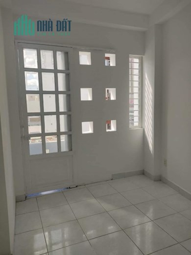 Bán nhà Quận 3, Cao Thắng, 21m2, 3 tầng BTCT, nhà còn mới, ở ngay, nhỉnh 4 tỷ