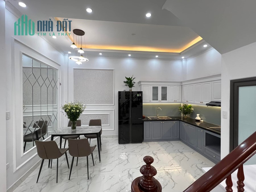 Bán Nhà Nhân Chính Quận Thanh Xuân, Ngõ rộng thênh thang, gần Phố. 49m x5 tầng. MT4m