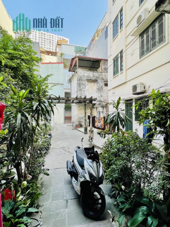Bán nhà phố Quan NhânThanh Xuân 30m 4 tầng 3PN ngõ nông rộng ô tô đỗ cổng ở ngay nhỉnh 3 tỷ lh