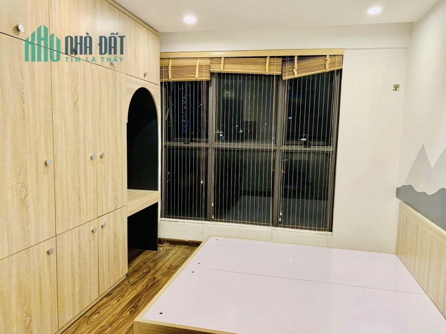 Chính chủ bán Chung cư Golden Palm 21 Lê Văn Lương, Thanh Xuân, 81m2, vị trí đẹp, view thoáng.