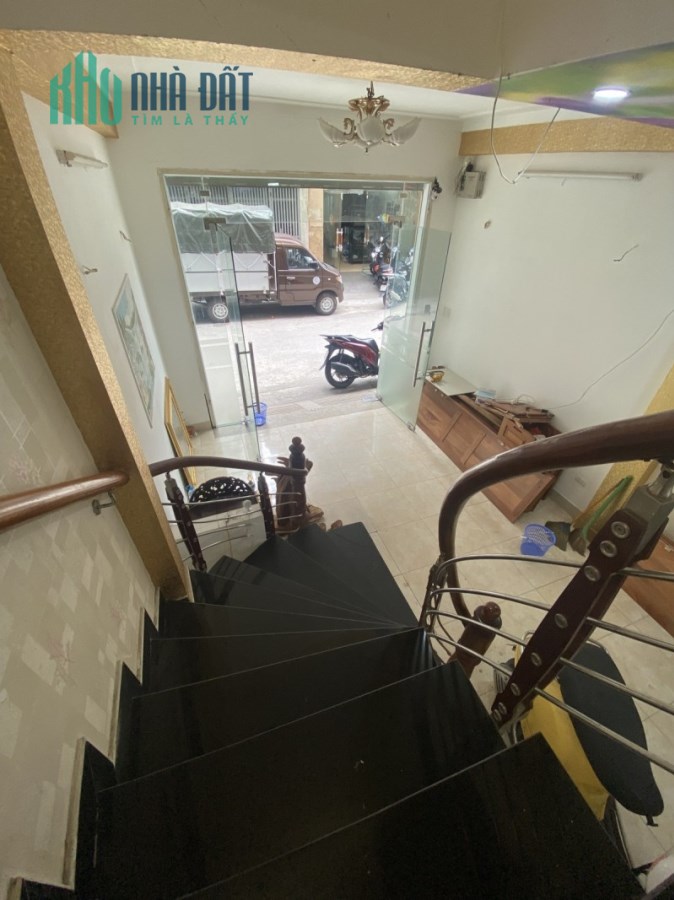 Phố Cự Lộc Thanh Xuân 50m 3 tầng mặt tiền 4.2m ngõ nông gần phố nhỉnh 5 tỷ lh 0817606560