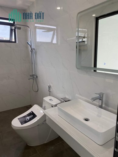 Bán Tòa Nhà Mặt Phố Hoàng Quốc Việt, Mặt Tiến 8m, 291m2 9 Tầng Thang Máy Giá Đầu Tư Cực Rẻ .