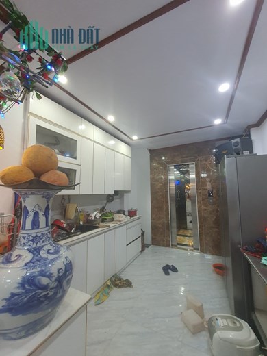 Bán nhà 68m2 phố Nghi Tàm, Tây Hồ 6 tầng Thang máy XỊN 10m Ô tô tránh 6.1 Tỷ