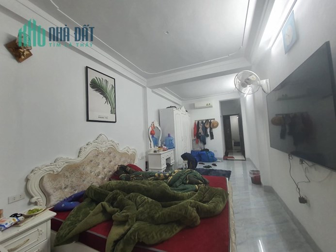 Bán ngôi nhà 66m2 phố Nghi Tàm, Tây Hồ 6 phòng ngủ Thang máy Nhập khẩu 10m Ô tô tránh 6.2 Tỷ