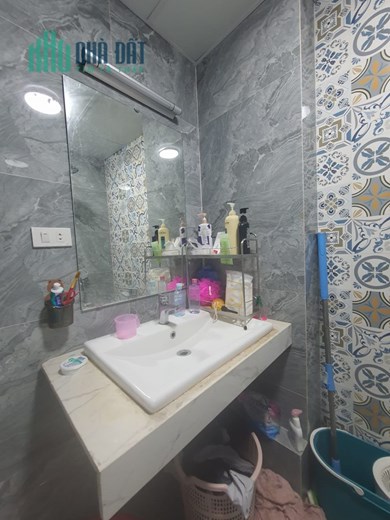 Bán nhà 67m2 phố Nghi Tàm, Tây Hồ 6 phòng Thang máy 10m 2 Ô tô tránh 6.4 Tỷ