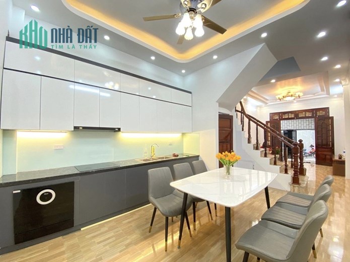 NHÀ ĐẸP PHÂN LÔ PHỐ TRUNG KÍNH – DÂN TRÍ CAO, AN NINH TỐT - 4T X 55M2, 6.68 TỶ