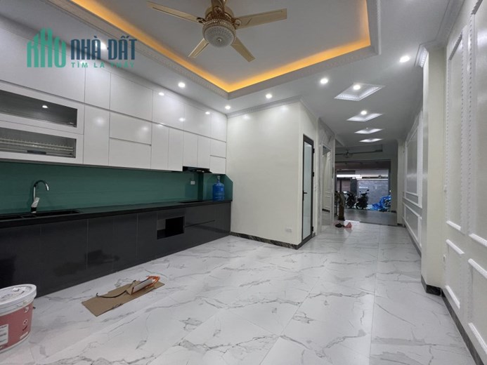 BÁN NHÀ PHỐ NGUYỄN VĂN CỪ, DT 85M, 6T, GIÁ NHỈNH 10 TỶ, NHÀ ĐẸP, THANG MÁY, 2 Ô TÔ NGỦ TRONG NHÀ
