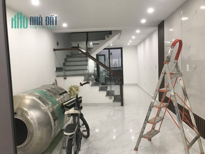 Bán căn nhà độc lập 52,8m x  4 tầng, có sân cổng riêng cần bán gấp tại Trần Nguyên Hãn