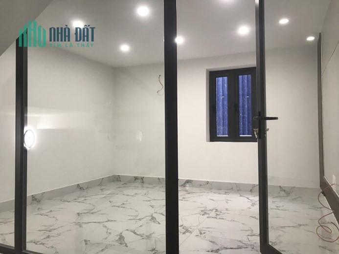 Bán căn nhà độc lập 52,8m x  4 tầng, có sân cổng riêng cần bán gấp tại Trần Nguyên Hãn