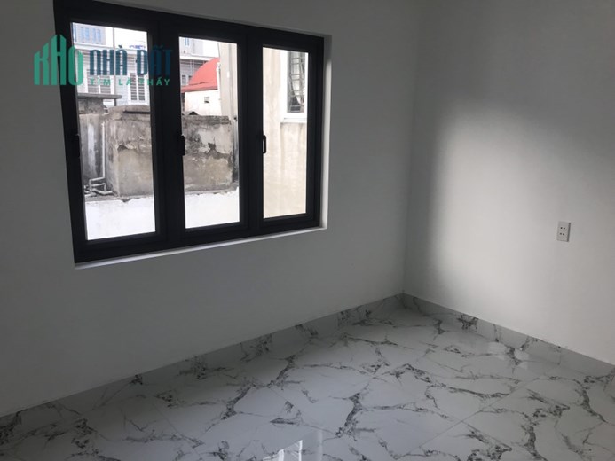Bán căn nhà độc lập 52,8m x  4 tầng, có sân cổng riêng cần bán gấp tại Trần Nguyên Hãn