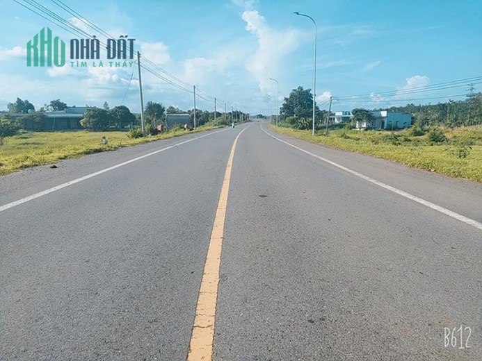Bán lỗ lô đất ở thị xã 490m2 ngay Quốc Lộ 13 có Thổ Cư. Giá 290triệu/nền