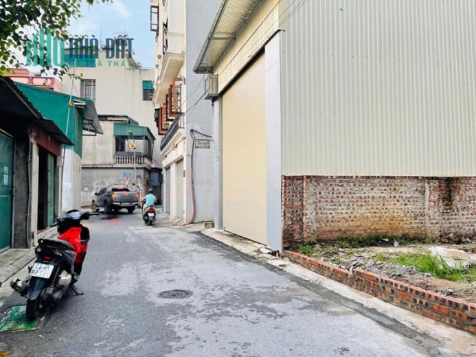 BÁN GẤP MẶT PHỐ LỚN, VỊ TRỊ ĐẮC ĐỊA XÂY TOÀ NHÀ VĂN PHÒNG CĂN HỘ, 180 TRIỆU/M2