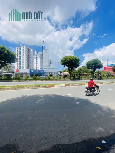 Tòa nhà góc 2MT Bờ Bao Tân Thắng, 8x16, giá 24 tỷ