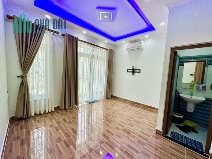 Bán nhà đường Hoàng Văn Thụ - Tân Bình - HXH Tới Nhà - Chỉ 4 Tỷ xx.