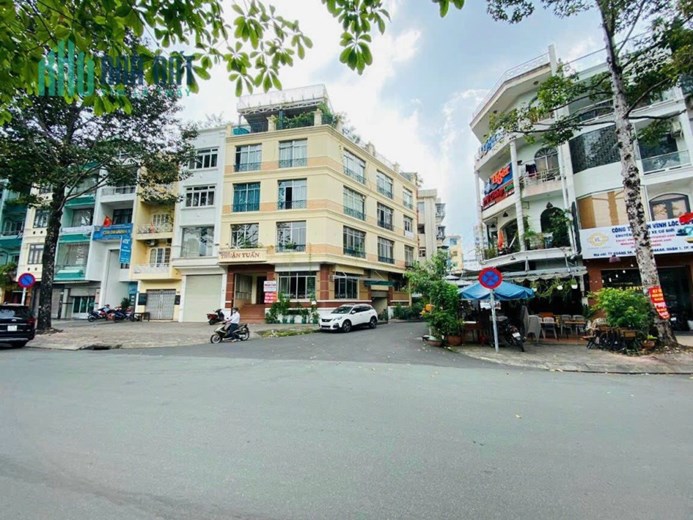 Nhà mặt tiền Hoàng Sa Quận 1.