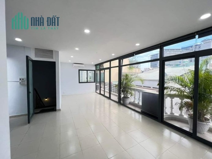 Hẻm VIP Khu Biệt thự Trương Quốc Dung, xe hơi ngủ trong nhà, lô góc 2 mặt đều HXH