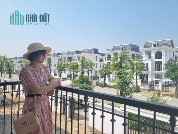 EM CẦN NHƯỢNG LẠI SUẤT NGOẠI GIAO CĂN NV DT 123M2, GIÁ RẺ NHẤT BẢNG HÀNG 5,6 TỶ
