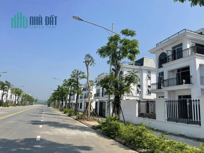 EM CẦN NHƯỢNG LẠI SUẤT NGOẠI GIAO CĂN NV DT 123M2, GIÁ RẺ NHẤT BẢNG HÀNG 5,6 TỶ
