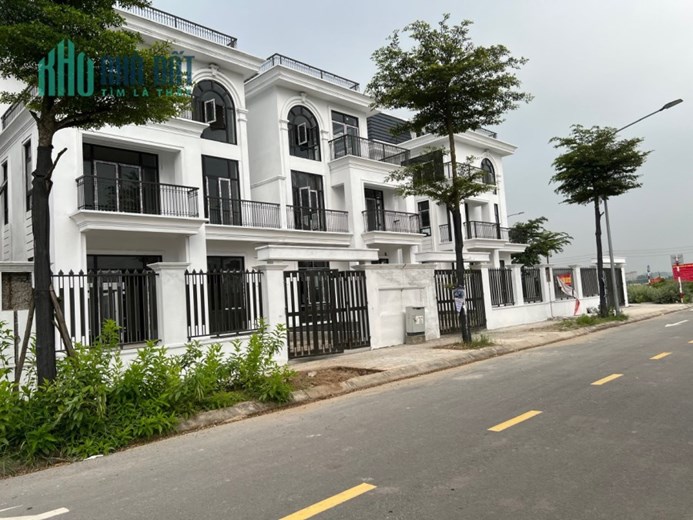 EM CẦN NHƯỢNG LẠI SUẤT NGOẠI GIAO CĂN NV DT 123M2, GIÁ RẺ NHẤT BẢNG HÀNG 5,6 TỶ